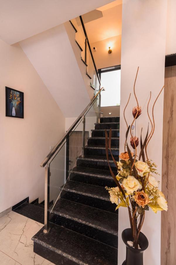 Saffronstays Aster, Plunge Pool Villa With Garden, לונבלה מראה חיצוני תמונה